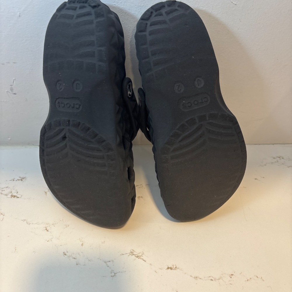 Kids Crocs Classic Geometric Clog - Black, size 2 - Picture 4 of 4